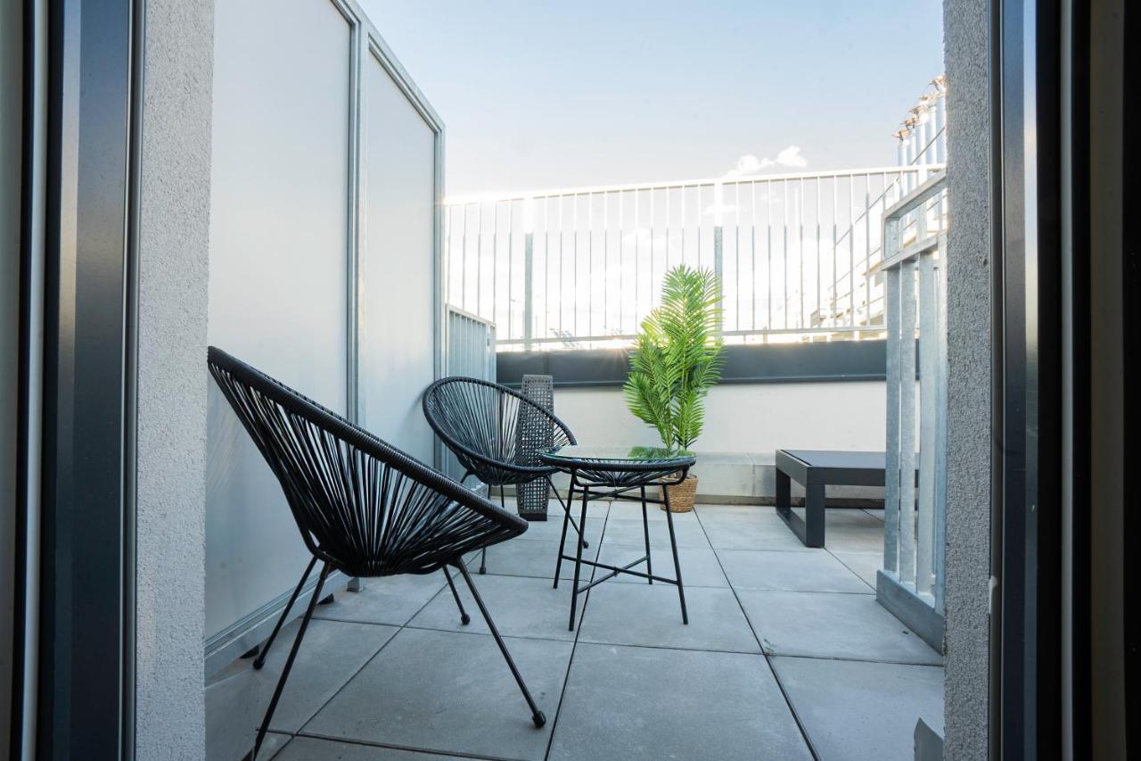 Orestaliving - Penthouse With Designer Renovation Wina Bagian luar foto