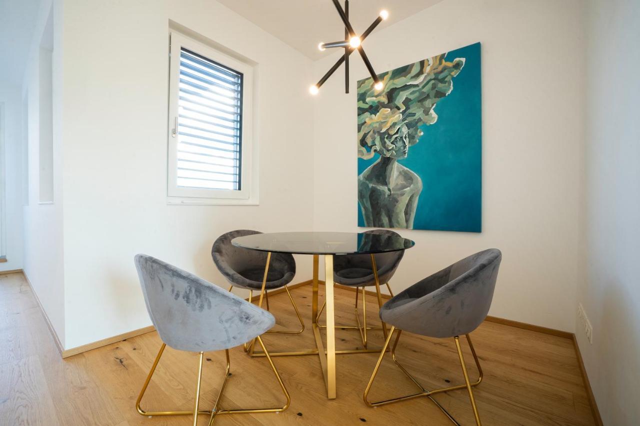 Orestaliving - Penthouse With Designer Renovation Wina Bagian luar foto
