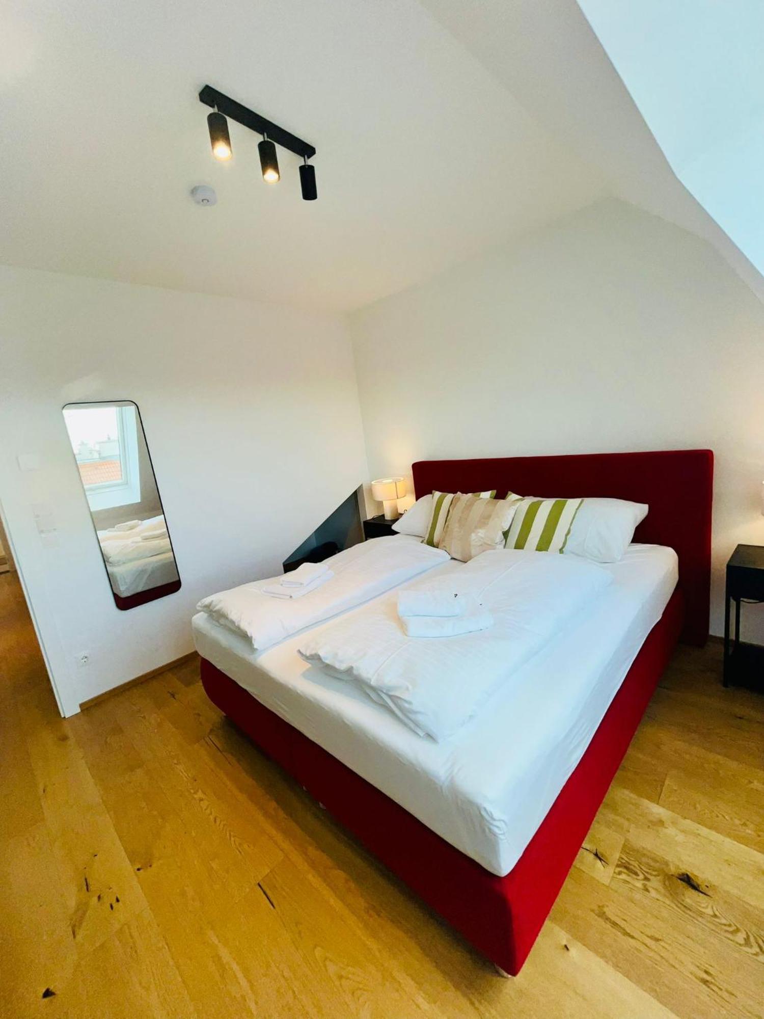 Orestaliving - Penthouse With Designer Renovation Wina Bagian luar foto